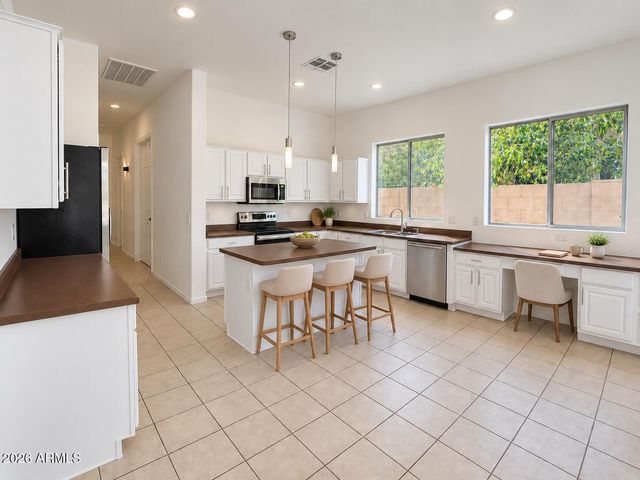770 W CHERRYWOOD Drive, Chandler, AZ 85248