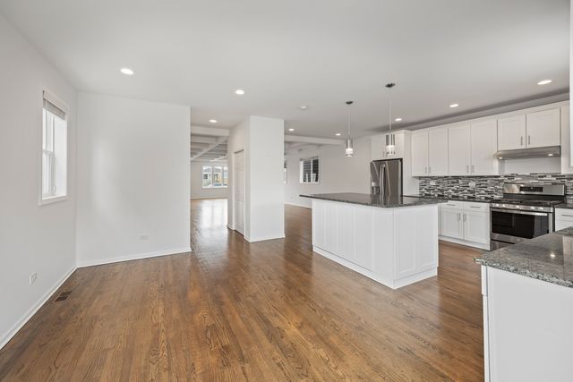 1823 N 35th Avenue, Stone Park, IL 60165