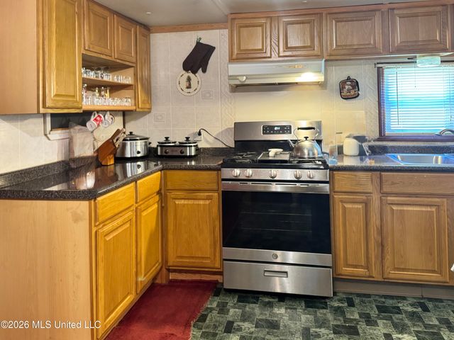 24 Evergreen Lane, Holly Springs, MS 38635