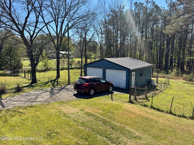 24 Evergreen Lane, Holly Springs, MS 38635