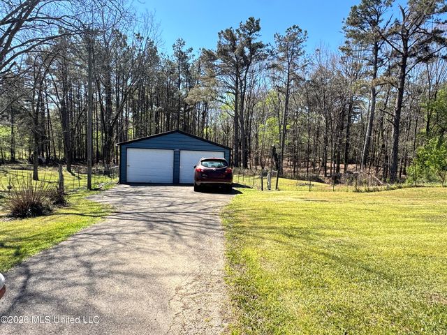 24 Evergreen Lane, Holly Springs, MS 38635