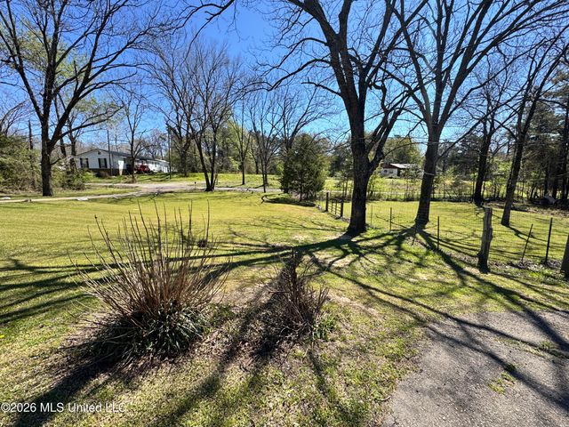 24 Evergreen Lane, Holly Springs, MS 38635