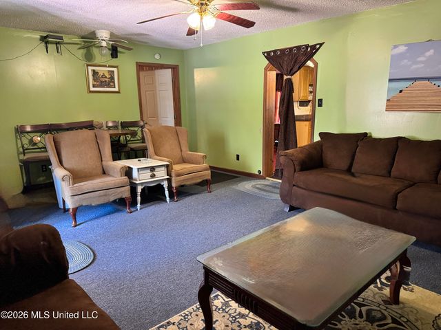 24 Evergreen Lane, Holly Springs, MS 38635