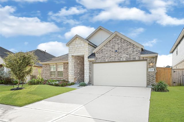 11235 Stirton Drive, Tomball, TX 77375