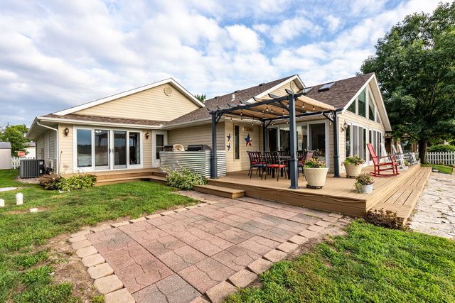 21904 RIVER Road N, Cordova, IL 61242