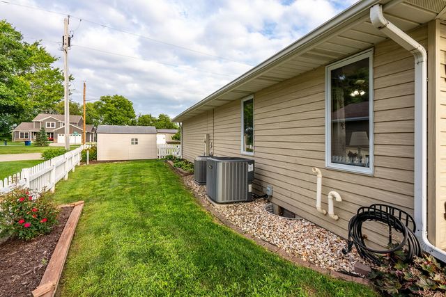 21904 RIVER Road N, Cordova, IL 61242