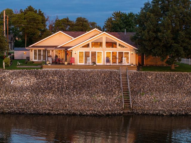 21904 RIVER Road N, Cordova, IL 61242