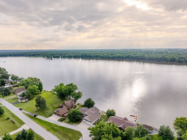 21904 RIVER Road N, Cordova, IL 61242