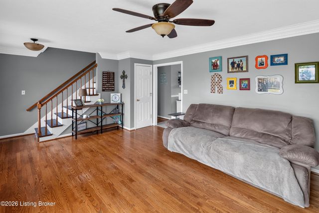 4809 Red Dawn Dr, Louisville, KY 40216