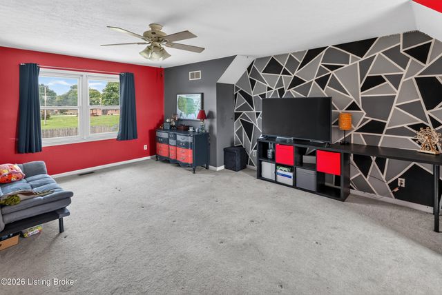 4809 Red Dawn Dr, Louisville, KY 40216