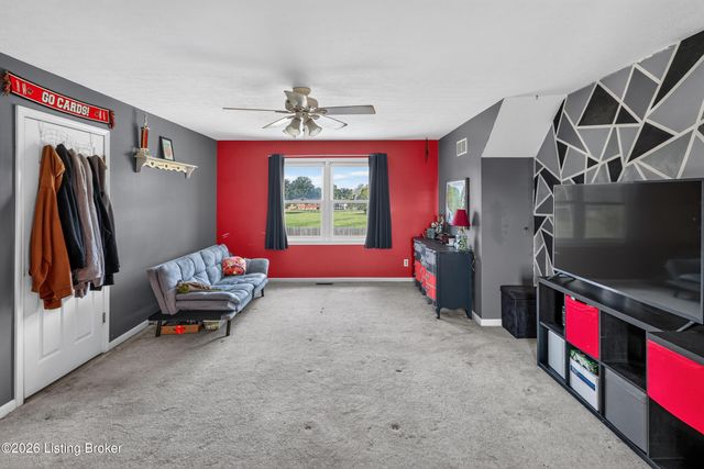4809 Red Dawn Dr, Louisville, KY 40216