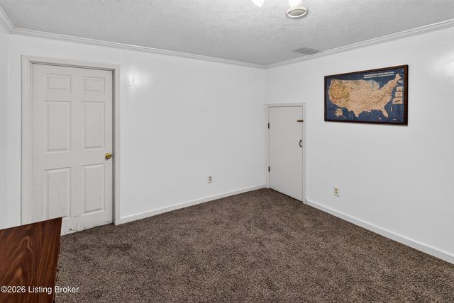 4809 Red Dawn Dr, Louisville, KY 40216
