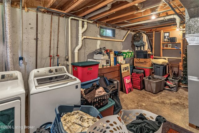 4809 Red Dawn Dr, Louisville, KY 40216
