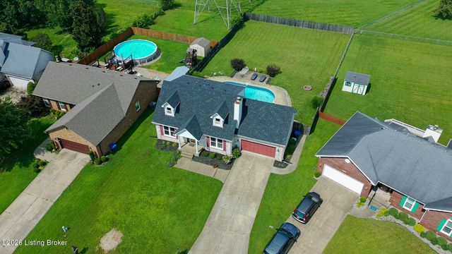 4809 Red Dawn Dr, Louisville, KY 40216