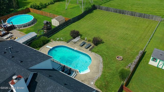 4809 Red Dawn Dr, Louisville, KY 40216