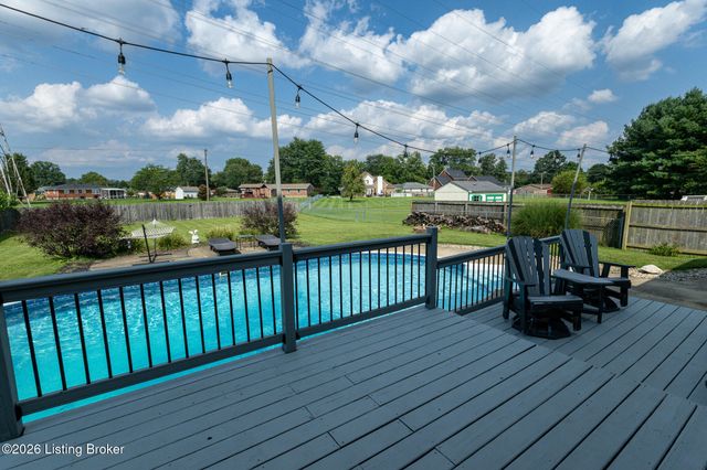 4809 Red Dawn Dr, Louisville, KY 40216