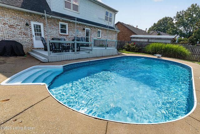 4809 Red Dawn Dr, Louisville, KY 40216