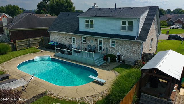 4809 Red Dawn Dr, Louisville, KY 40216