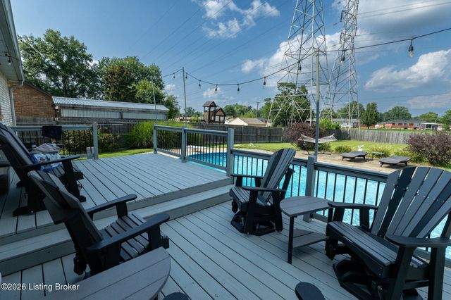 4809 Red Dawn Dr, Louisville, KY 40216