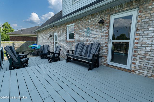 4809 Red Dawn Dr, Louisville, KY 40216