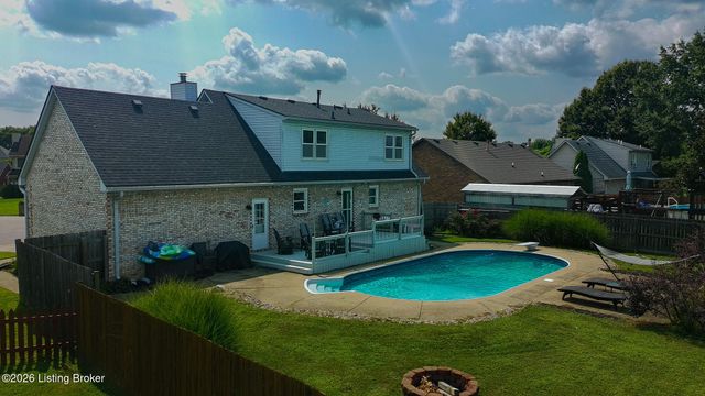 4809 Red Dawn Dr, Louisville, KY 40216