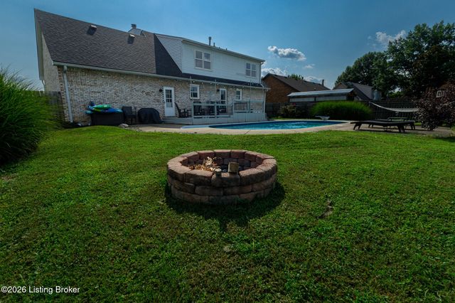 4809 Red Dawn Dr, Louisville, KY 40216