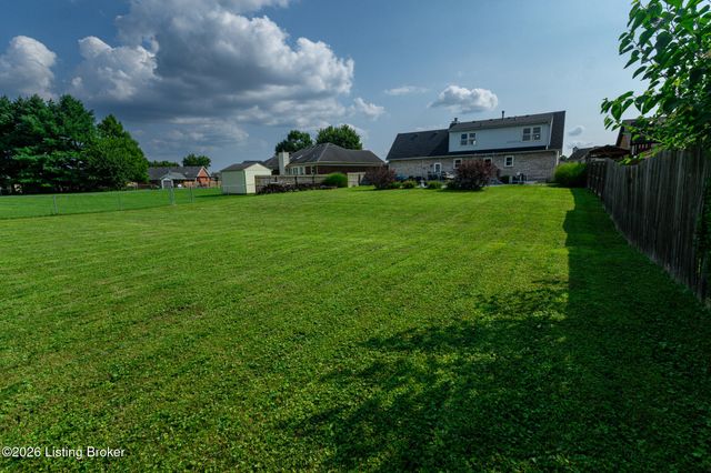 4809 Red Dawn Dr, Louisville, KY 40216