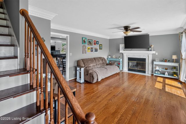 4809 Red Dawn Dr, Louisville, KY 40216