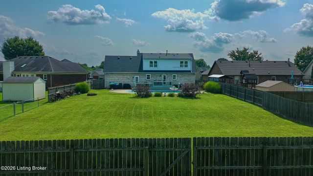 4809 Red Dawn Dr, Louisville, KY 40216