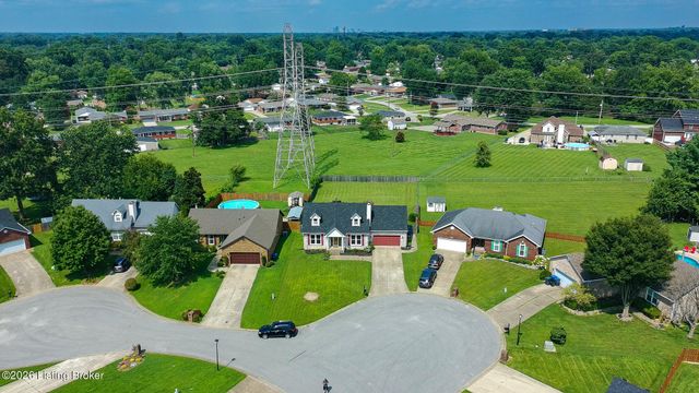 4809 Red Dawn Dr, Louisville, KY 40216