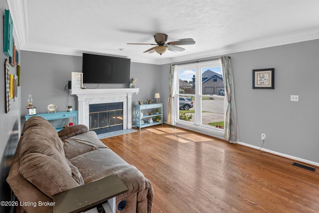 4809 Red Dawn Dr, Louisville, KY 40216