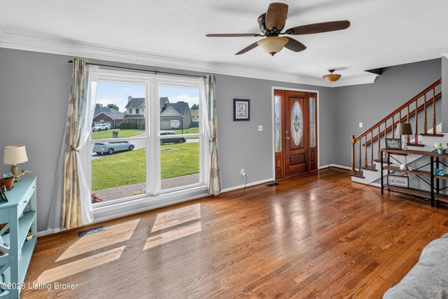 4809 Red Dawn Dr, Louisville, KY 40216