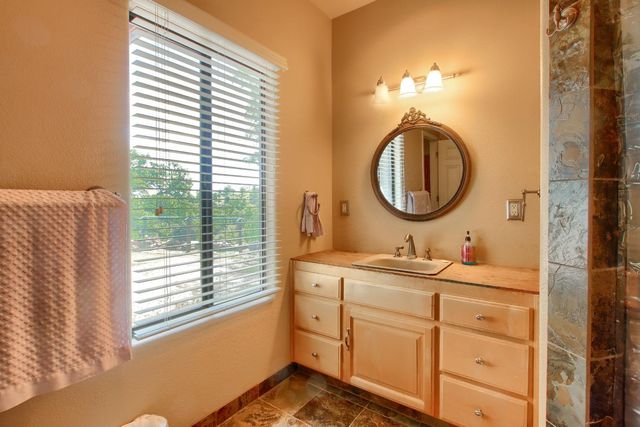 42625 Red Top Mountain Court, Coarsegold, CA 93614