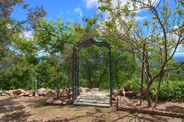 42625 Red Top Mountain Court, Coarsegold, CA 93614