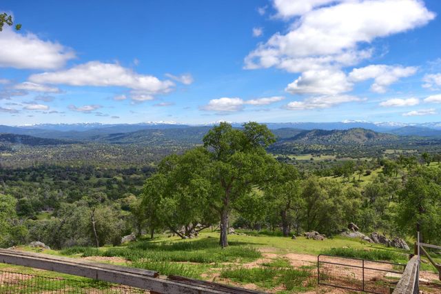 42625 Red Top Mountain Court, Coarsegold, CA 93614