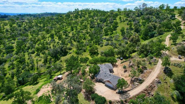 42625 Red Top Mountain Court, Coarsegold, CA 93614