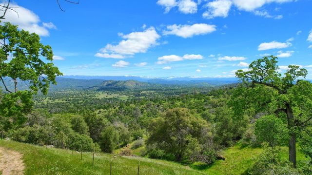 42625 Red Top Mountain Court, Coarsegold, CA 93614