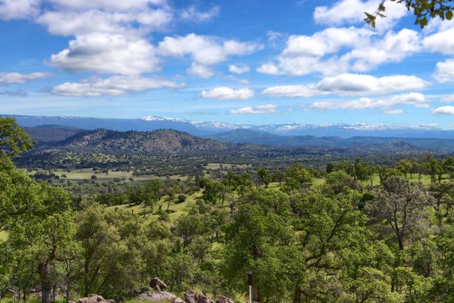42625 Red Top Mountain Court, Coarsegold, CA 93614