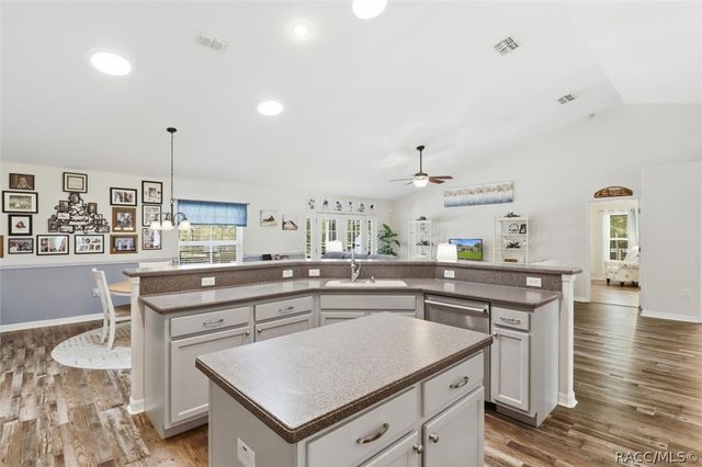 3090 W Mustang Boulevard, Beverly Hills, FL 34465