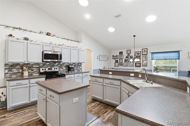 3090 W Mustang Boulevard, Beverly Hills, FL 34465