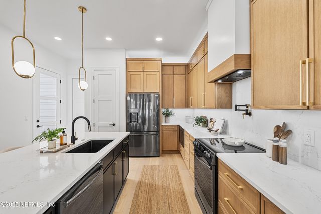 807 16TH Avenue S, Jacksonville Beach, FL 32250