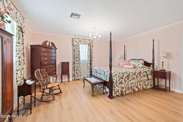 302 E Magnolia Avenue, Abbeville, LA 70510