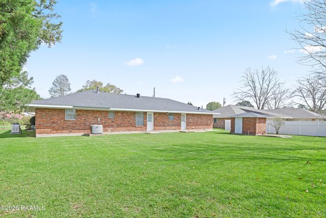 302 E Magnolia Avenue, Abbeville, LA 70510