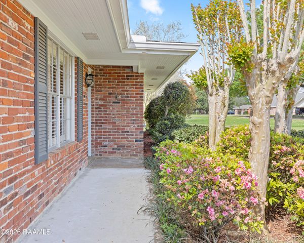 302 E Magnolia Avenue, Abbeville, LA 70510