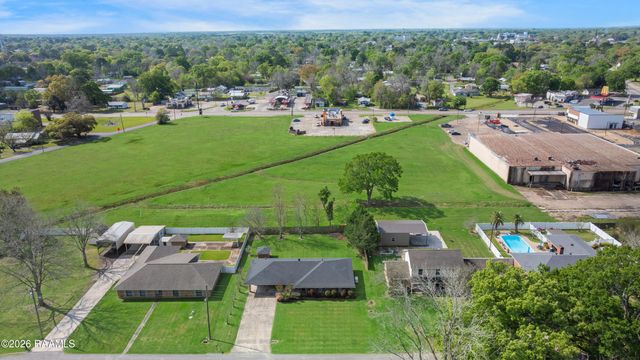 302 E Magnolia Avenue, Abbeville, LA 70510