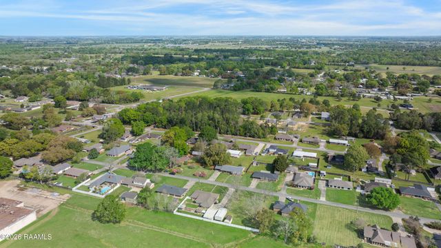 302 E Magnolia Avenue, Abbeville, LA 70510