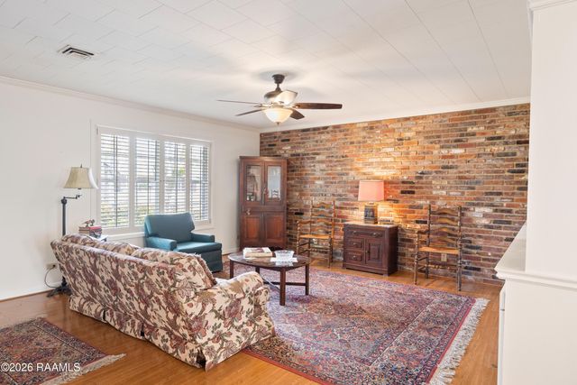 302 E Magnolia Avenue, Abbeville, LA 70510