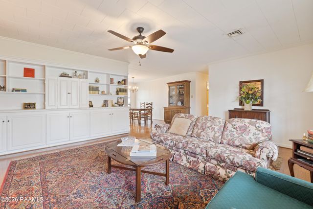 302 E Magnolia Avenue, Abbeville, LA 70510