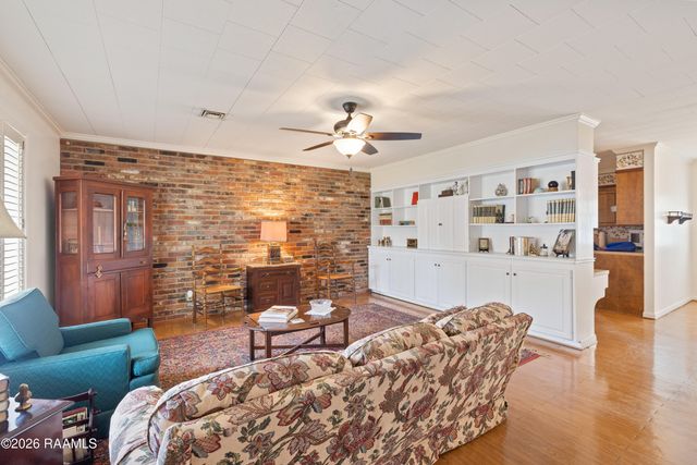 302 E Magnolia Avenue, Abbeville, LA 70510