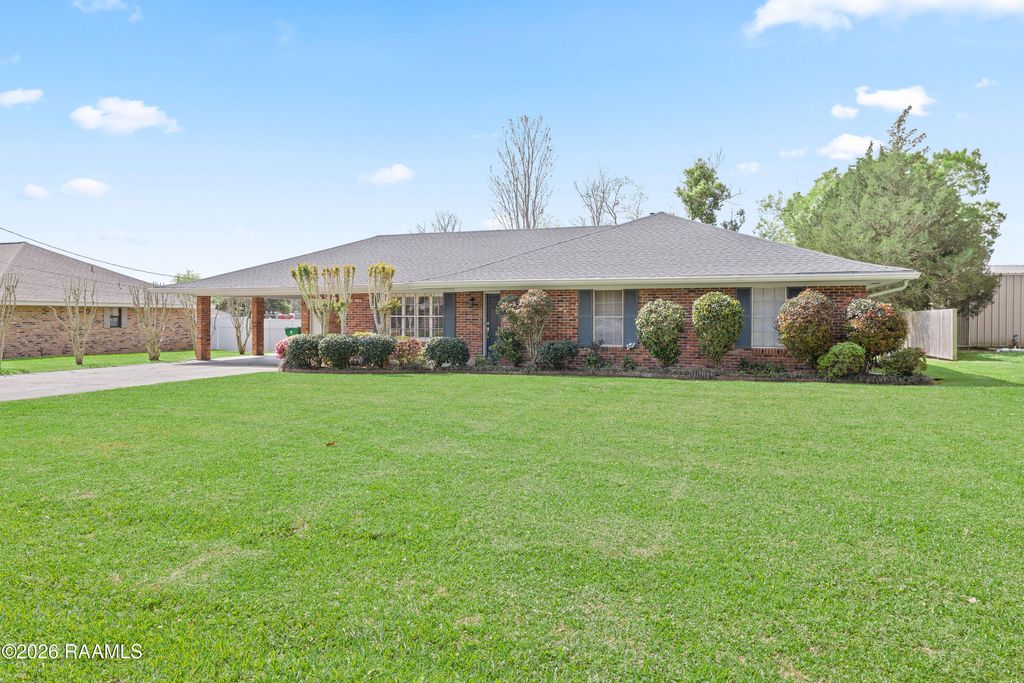 302 E Magnolia Avenue, Abbeville, LA 70510